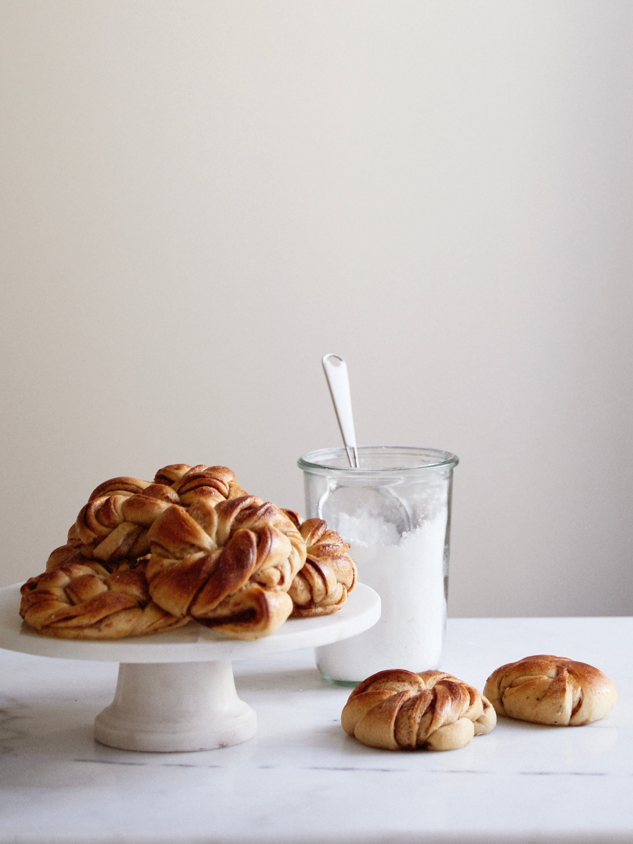 Kanelboller bakt på surdeig