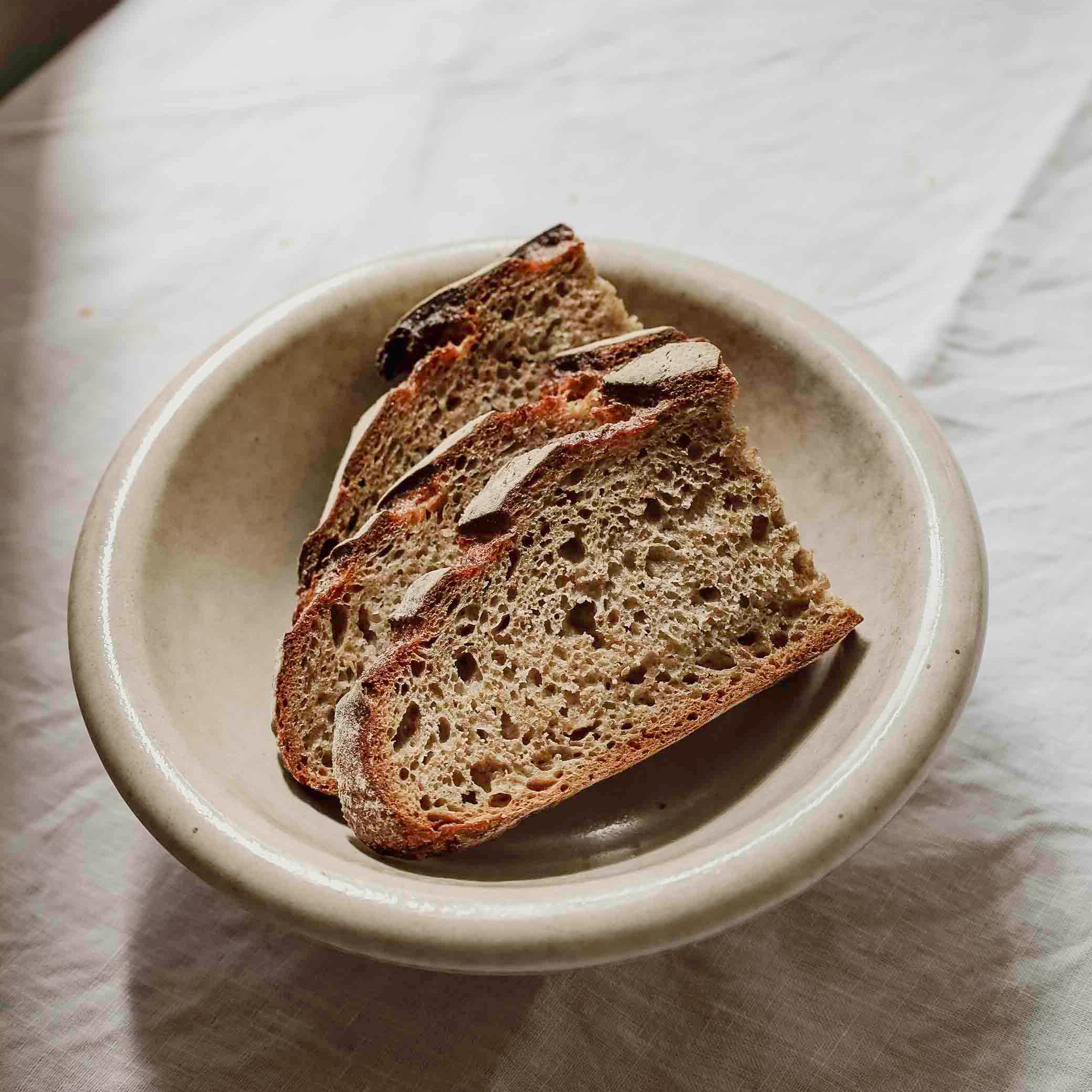 Enkelt grovt surdeigsbrød