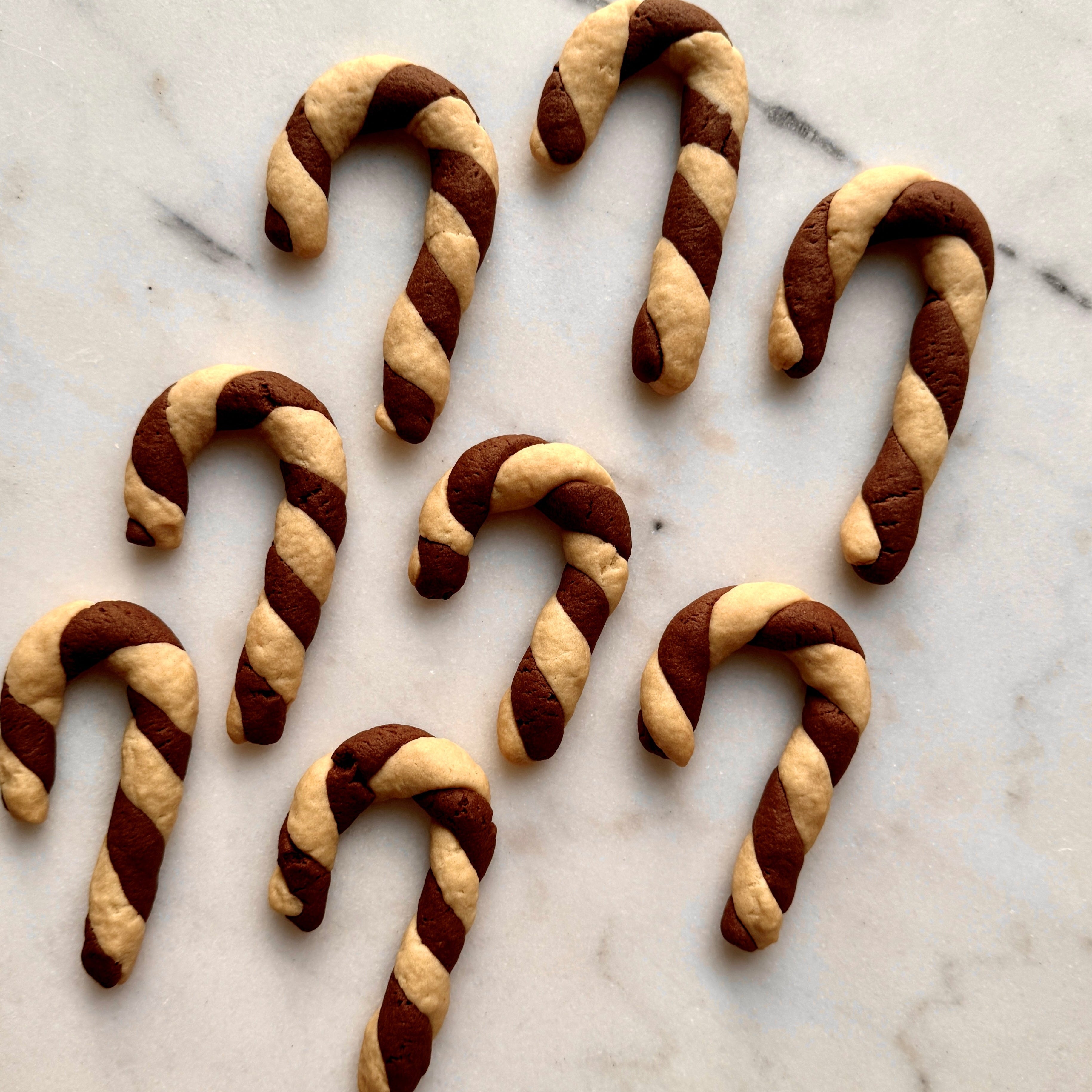 Mørdeigskaker med surdeig