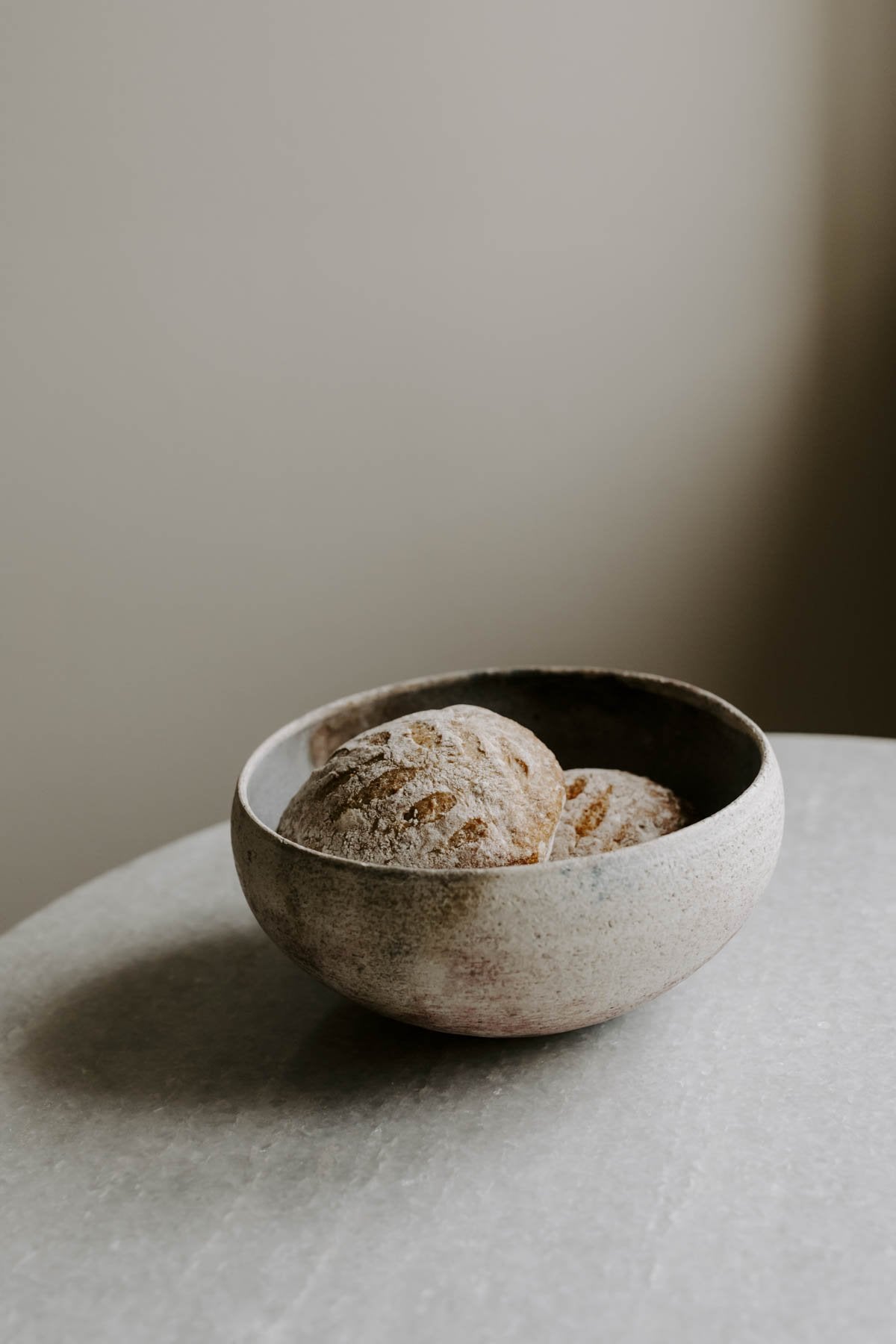 Grove rundstykker med surdeig