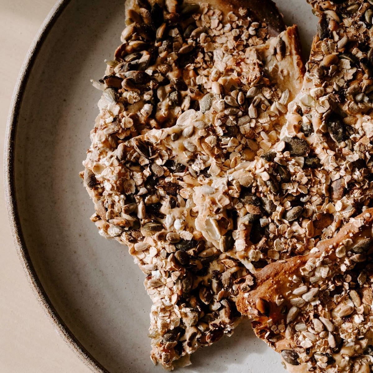 Knekkebrød av restesurdeig