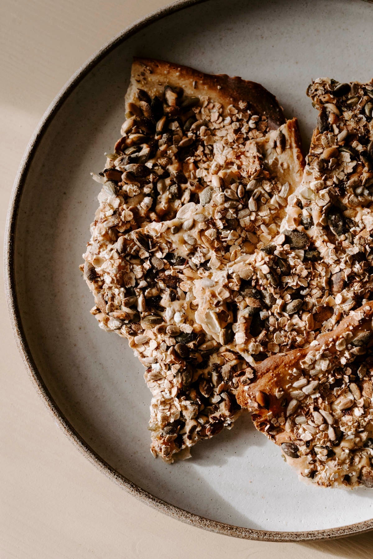 Knekkebrød av restesurdeig