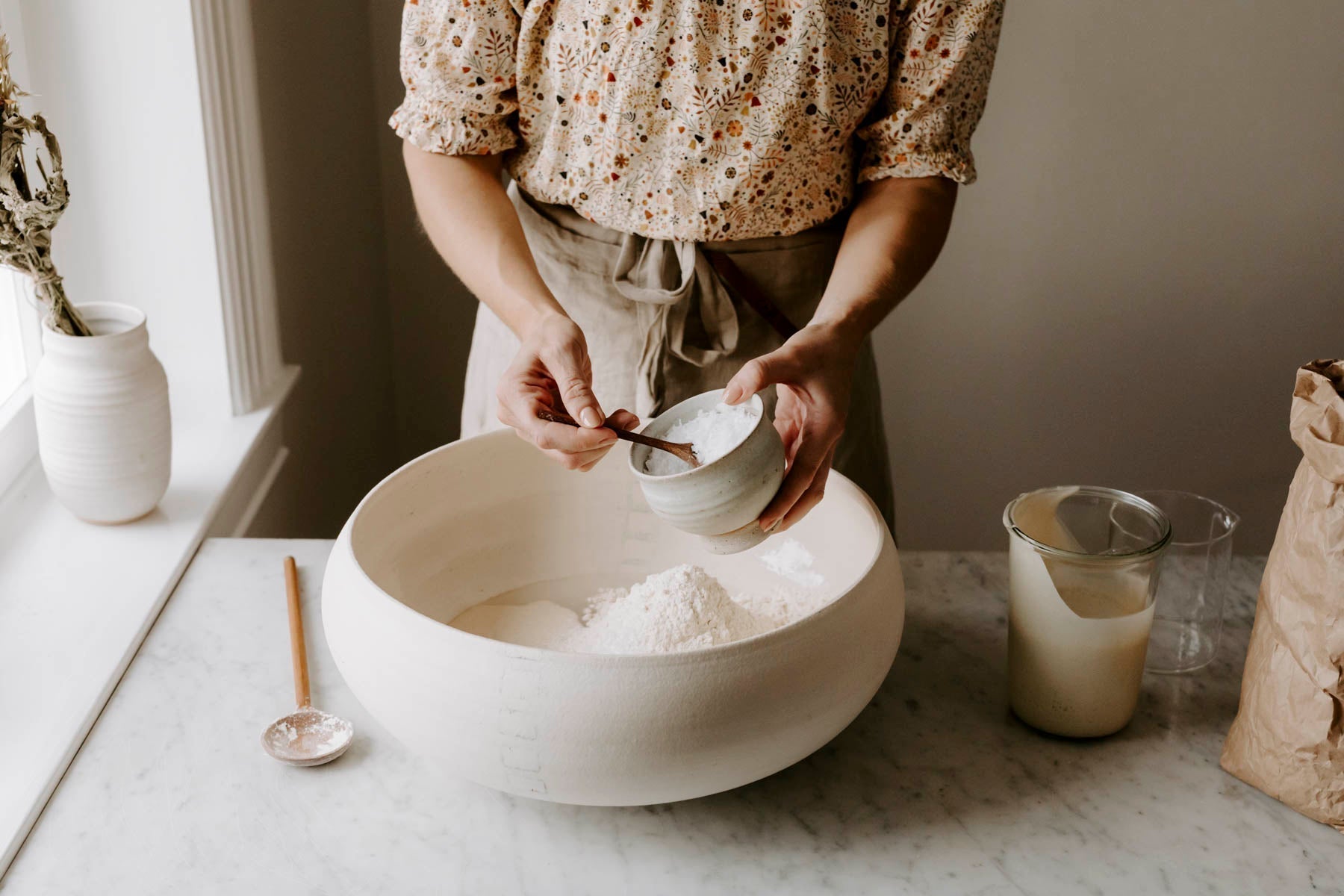 En rask vei til surdeigsbaking – oppskrift på juksestarter (poolish)