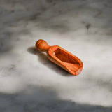 Liten scoop i oliventre – 7 cm