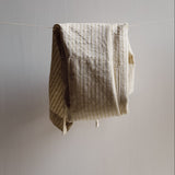 Forkle i bomull - beige med brune striper