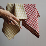 Rødrutet serviett i 100 % bomull – 40 × 40 cm