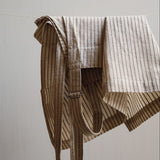 Forkle i bomull - beige med brune striper